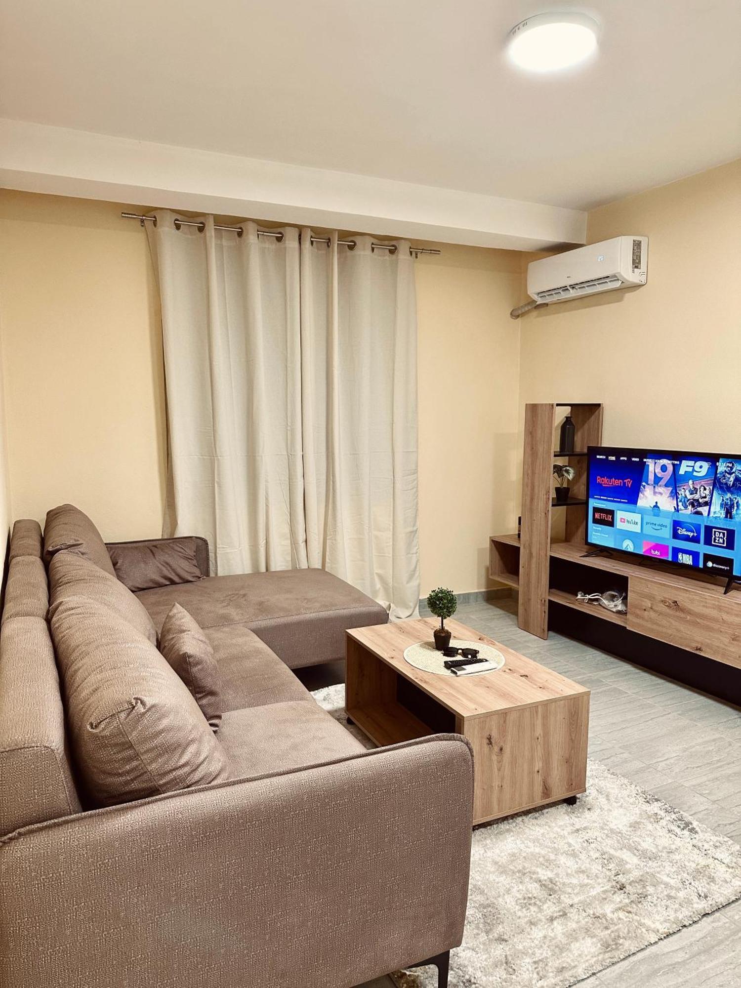 Urban Apartment In Blloku Tirana Exterior photo